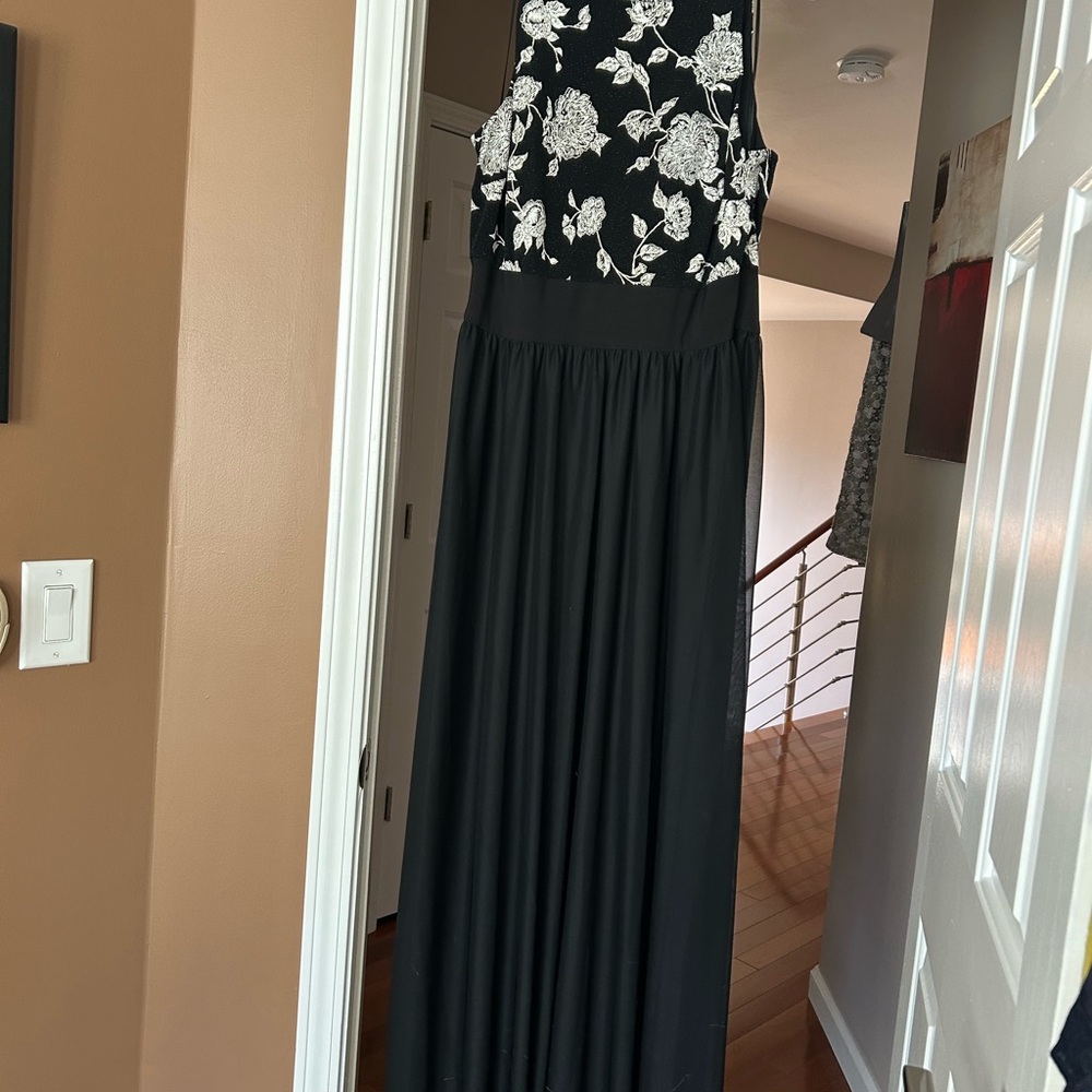 Leslie Fay Black and White Floral Maxi Dress